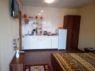 Фото номера Семейный номер с кухней и террасой Гостиница Guest House Leto г. Голубицкая 5