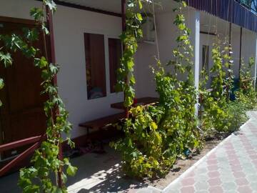 Фото номера Семейный номер с кухней и террасой Гостиница Guest House Leto г. Голубицкая 6
